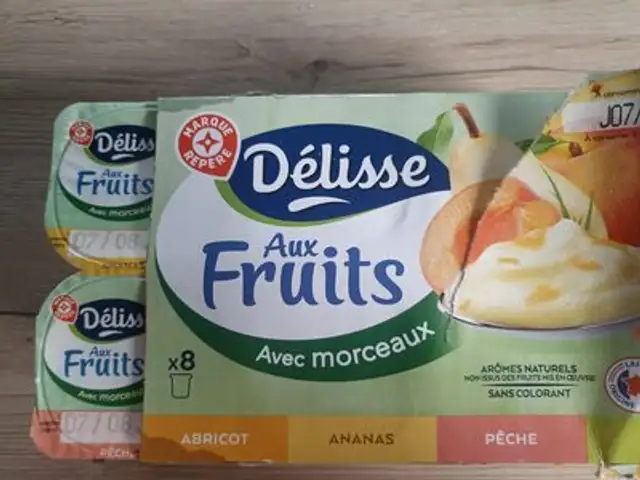 Yaourts aux fruits avec morceaux front packaging