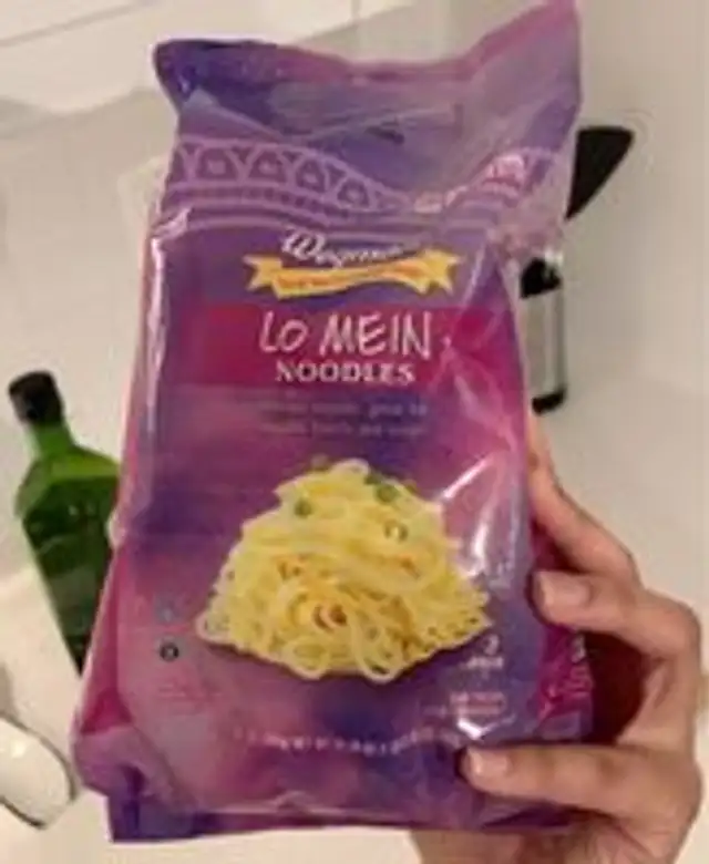 Lo mein noodles