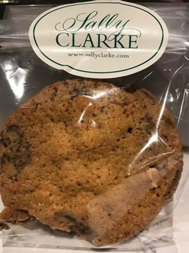 Chocolate Chip & Hazlmut Cookies