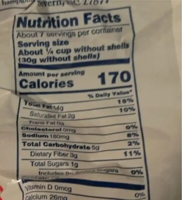 Hampton Farms Dodger Peanuts nutrition facts table