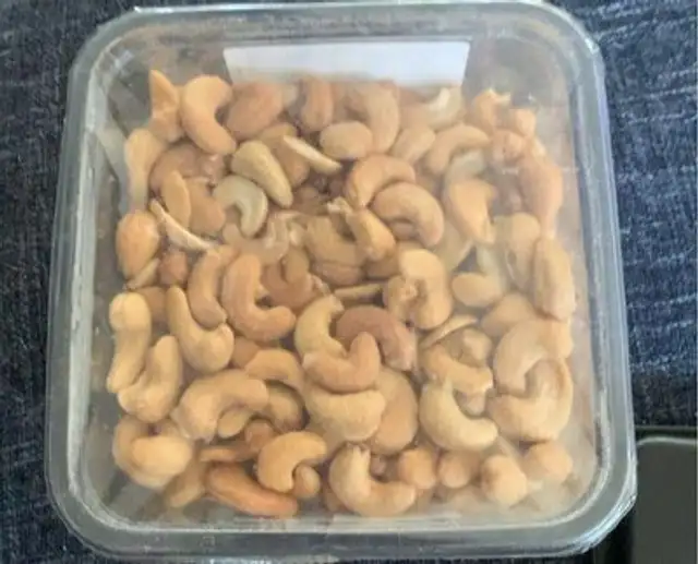 Salted roasted cashews