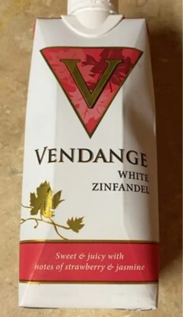 White zinfandel wine