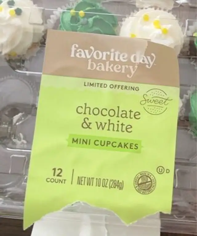 Chocolate & white mini cupcakes