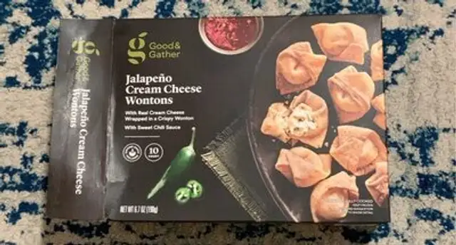 Jalapeño cream cheese wontons