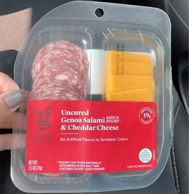 Uncured genoa salmi & cheddwr cheese