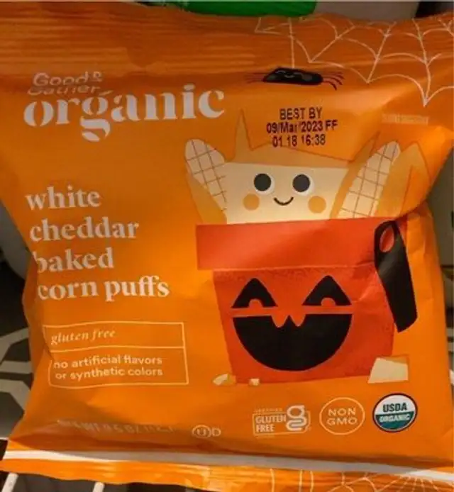 White cheddar baked corn puffs
