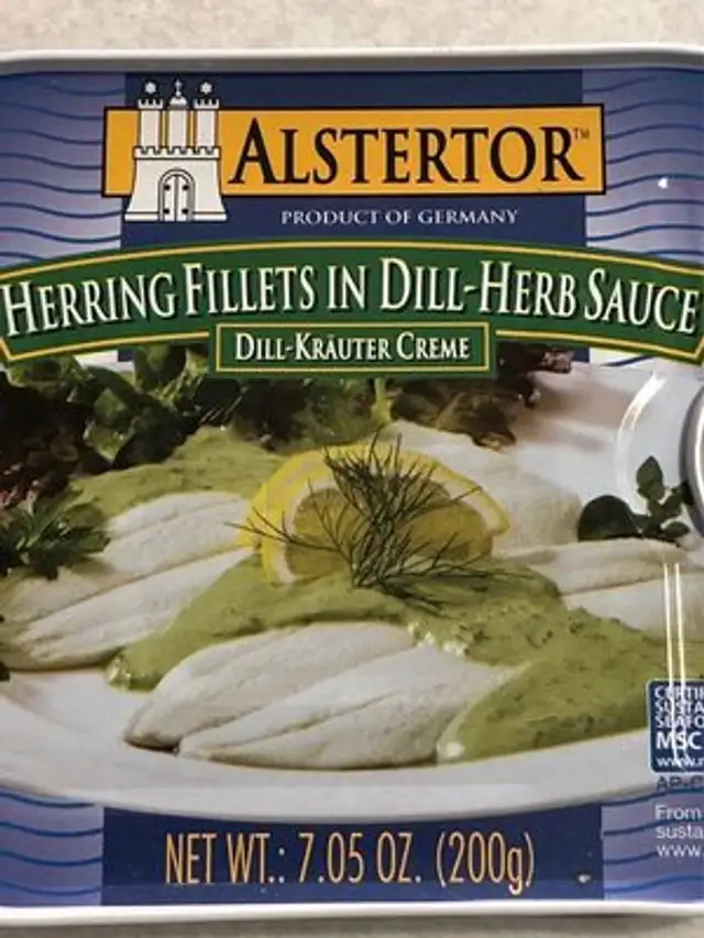 Herring fillets in dill-herb sauce