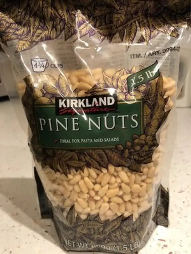 Pignons de pin front packaging
