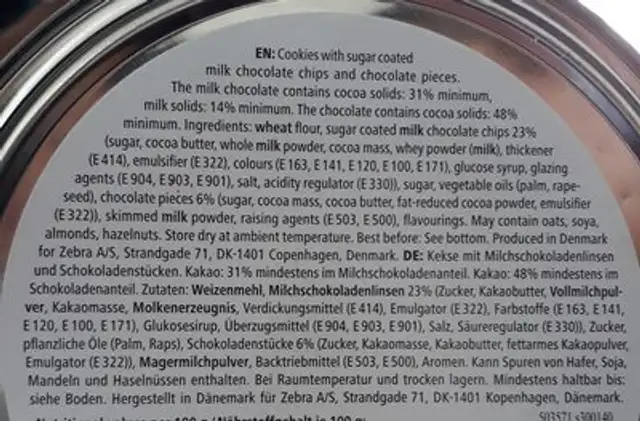 Danish cookies with chocolate buttons ingredients label