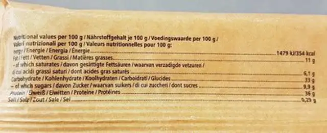 Protein bar berry flavour and yoghurt coating nutrition facts table