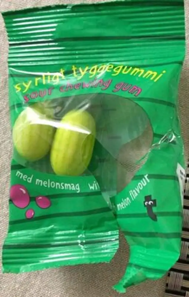 Sour chewing gum