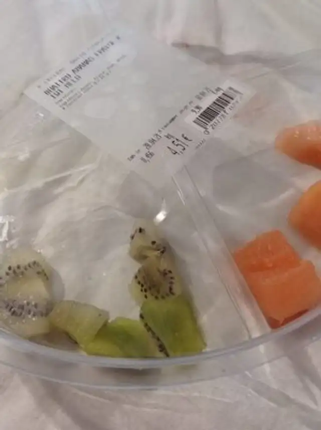 Quattro ananas fraise kiwi melon