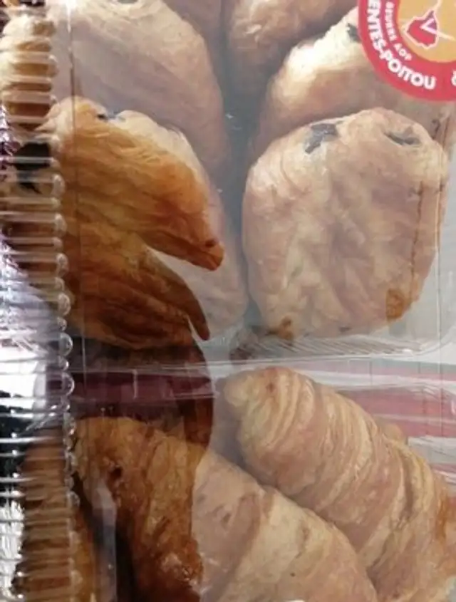 Croissants et pains au chocolat au beurre AOP Charente Poitou