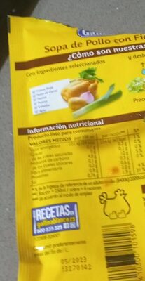 Sopa de pollo con fideos finos