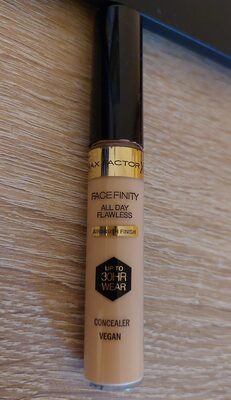 Korektor Facefinity all day flawless  020