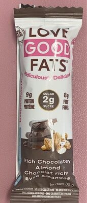 Chocolat riche avec amandes