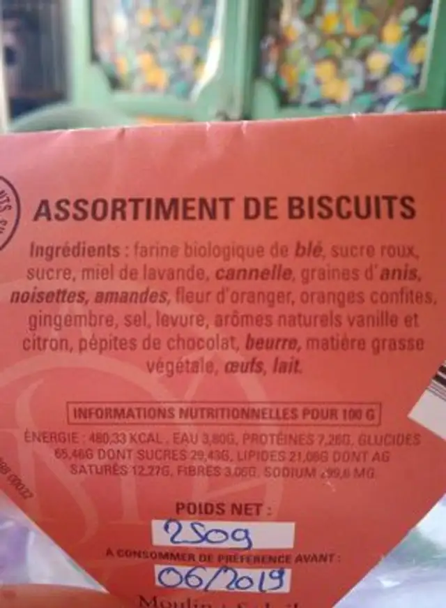 Assortiments de biscuits ingredients label