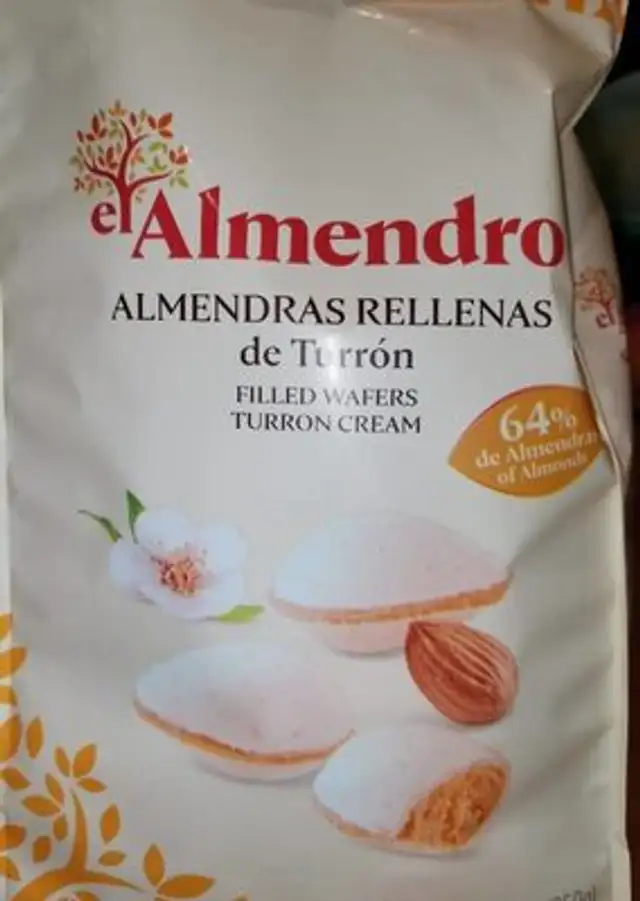 Almendras rellenas de turrón