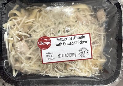 Fettuccine alfredo with grilled chicken