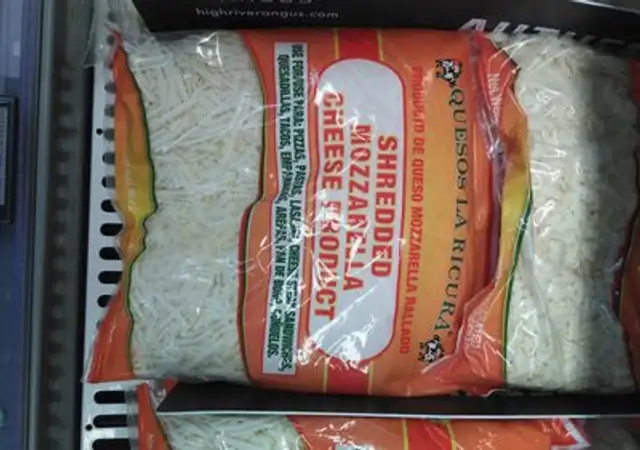 Shredded mozzarella cheese product