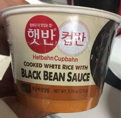 Vařená rýže s omáčkou z černé fazole