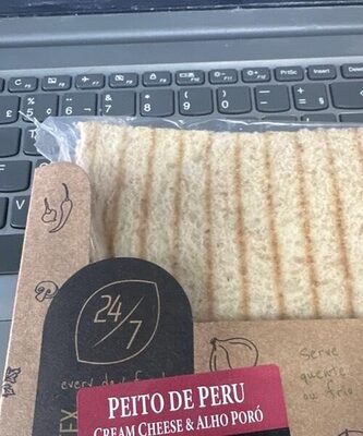 Tostex 24/7  Peito de peru cream cheese e alho poró