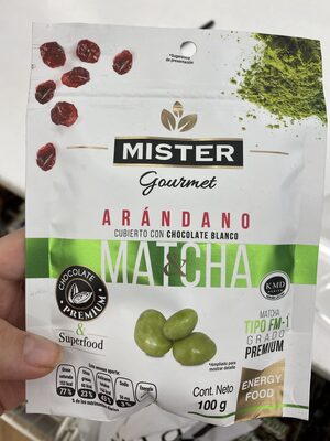 Arándano cubierto con chocolate blanco y matcha