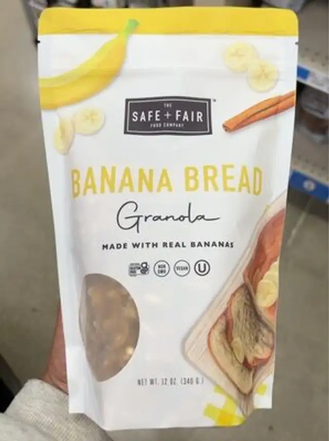 Banana bread granola