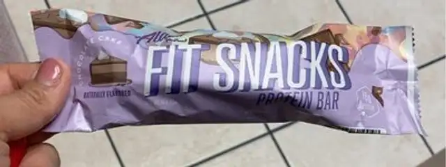 Chocolate cake protein bar