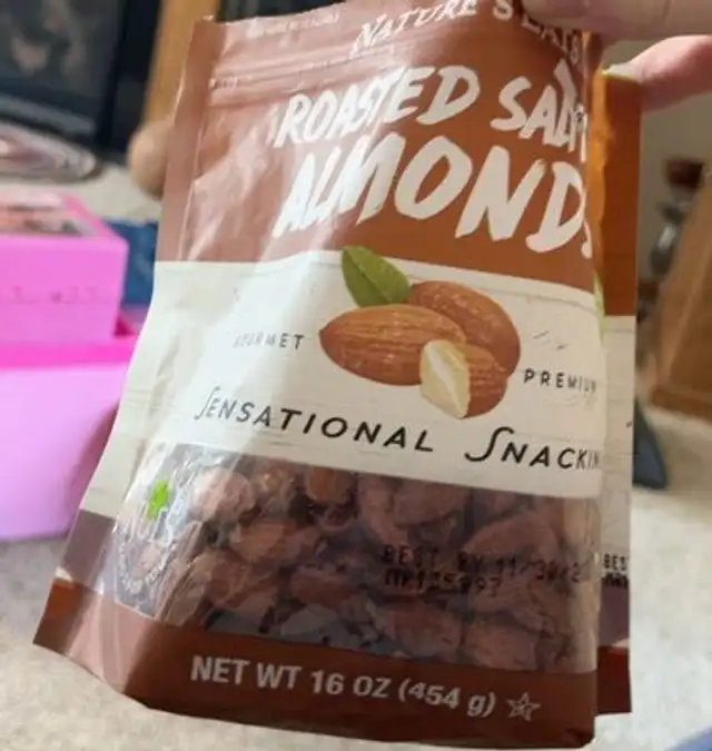 Roasted salted almonds