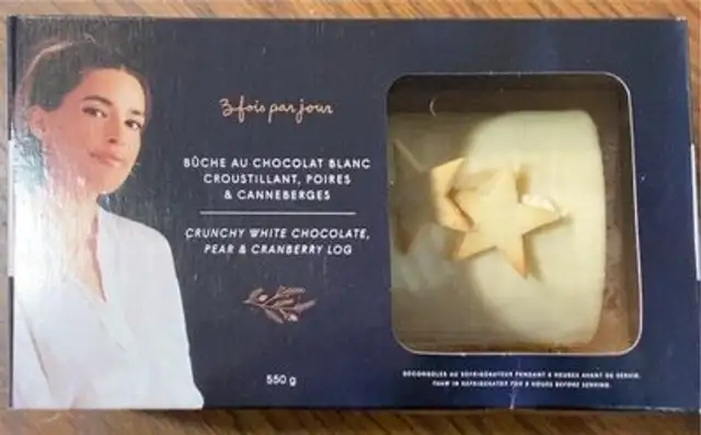 Bûche au chocolat blanc crouillant poires er canneberges