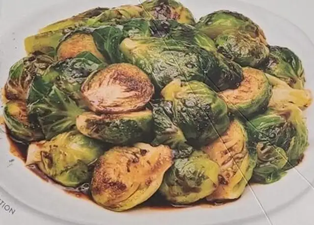 Brussel sprouts w balsamic glaze