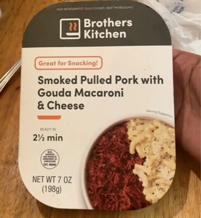 Smoked pulled pork with Gouda macaroni & cheese