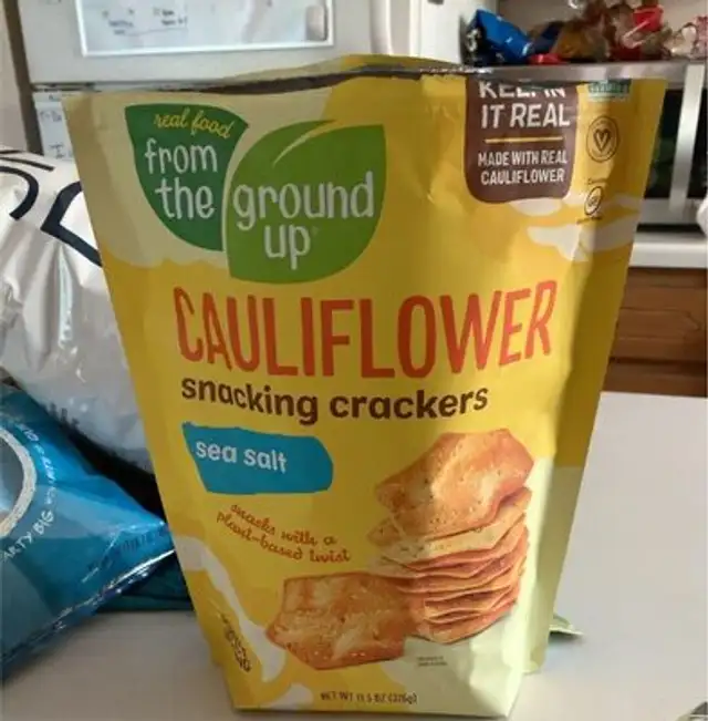 Cauliflower snacking crackers