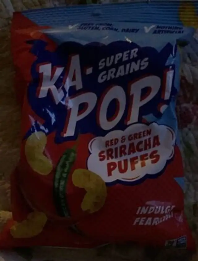 Red &green sriracha puffs
