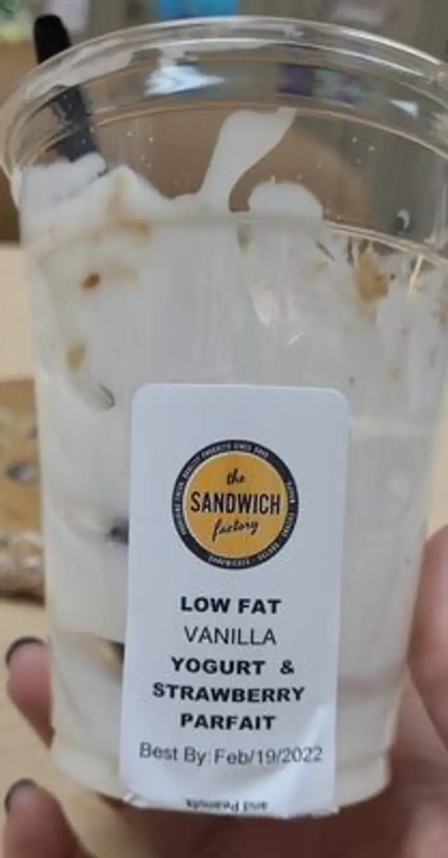 Low fat vanilla yogurt and strawberry parfait