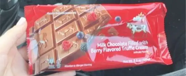 Milk chocolate filled with berry flavored truffle cream