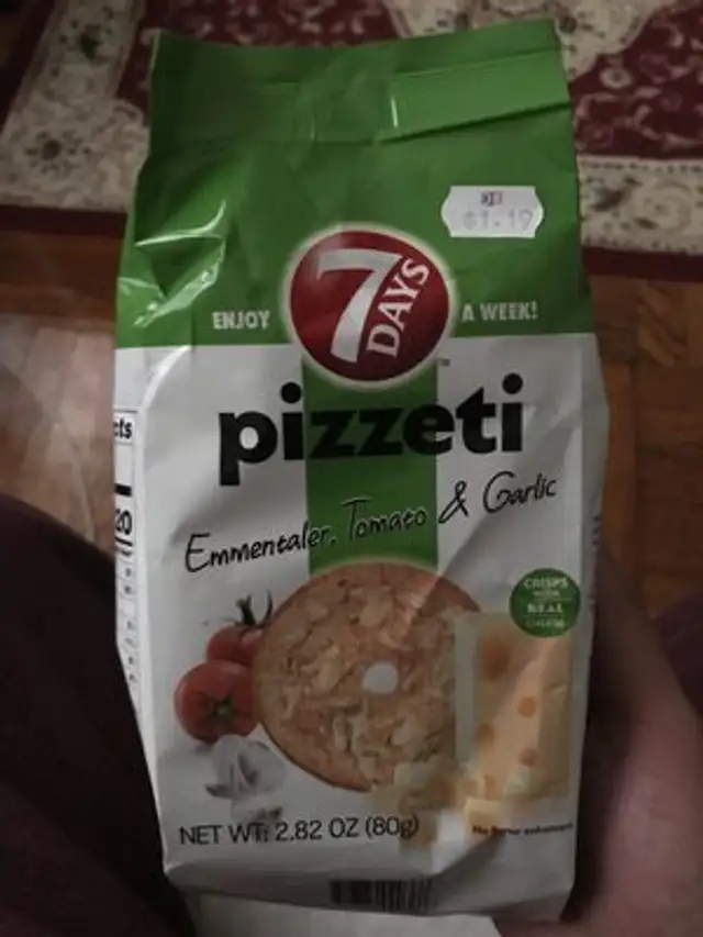 Emmentaler, tomato & garlic pizzeti, emmentaler, tomato & garlic