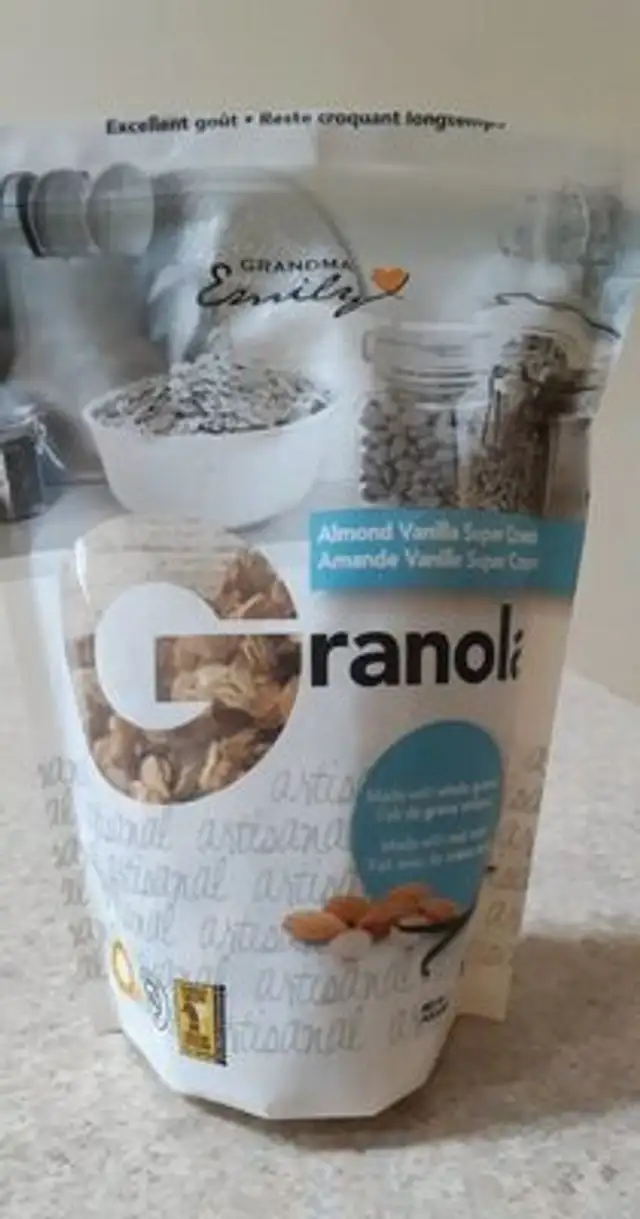 Almond vanilla super crunch granola clusters