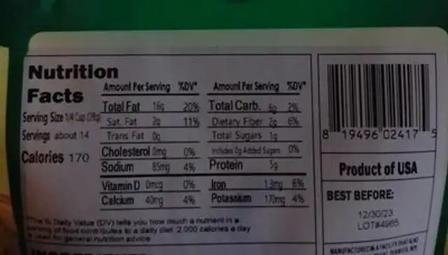 Deluxe nut mix nutrition facts table