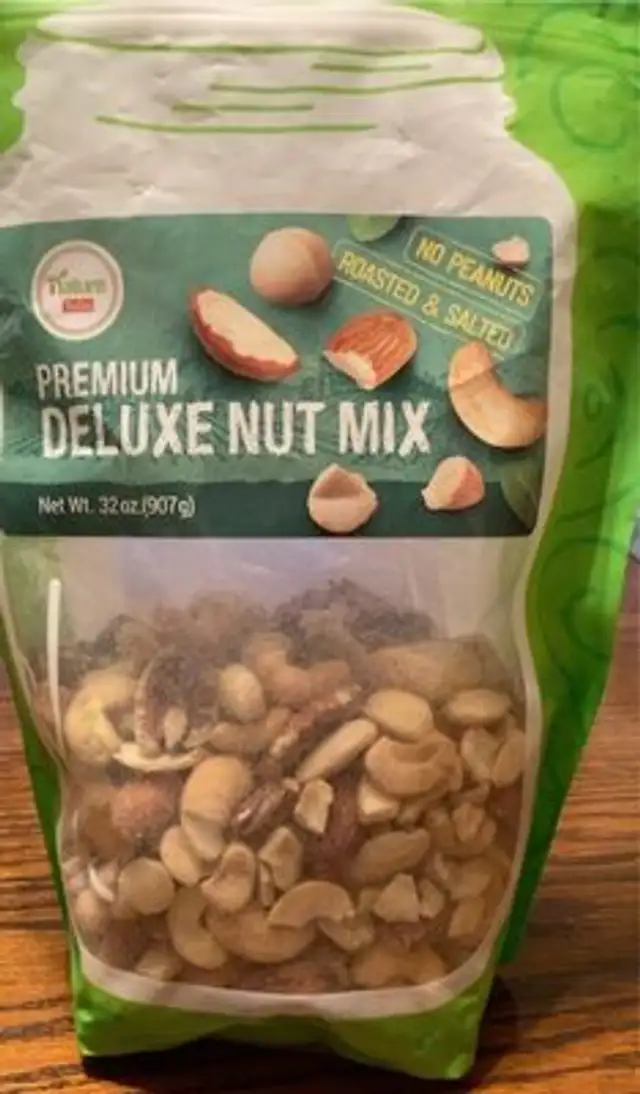 Premium deluxe nut mix