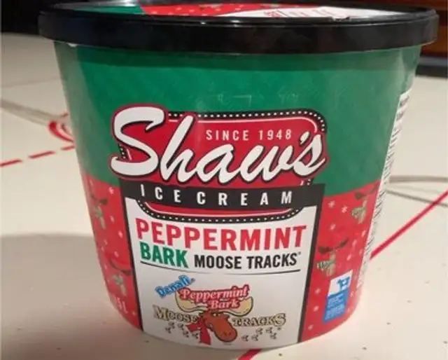 Peppermint bark moose tracks ice cream