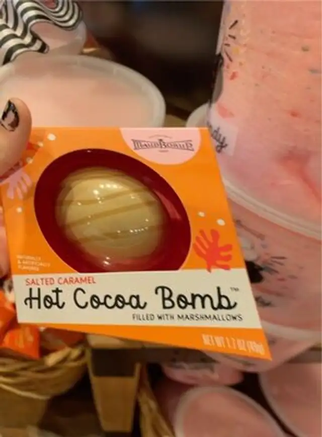 Hot cocoa bomv