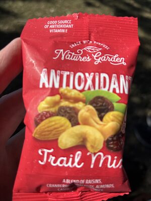 Antioxidant trail mix front packaging