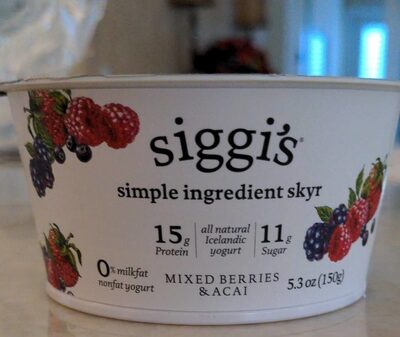 simple ingredient skyr mixed berries & açai
