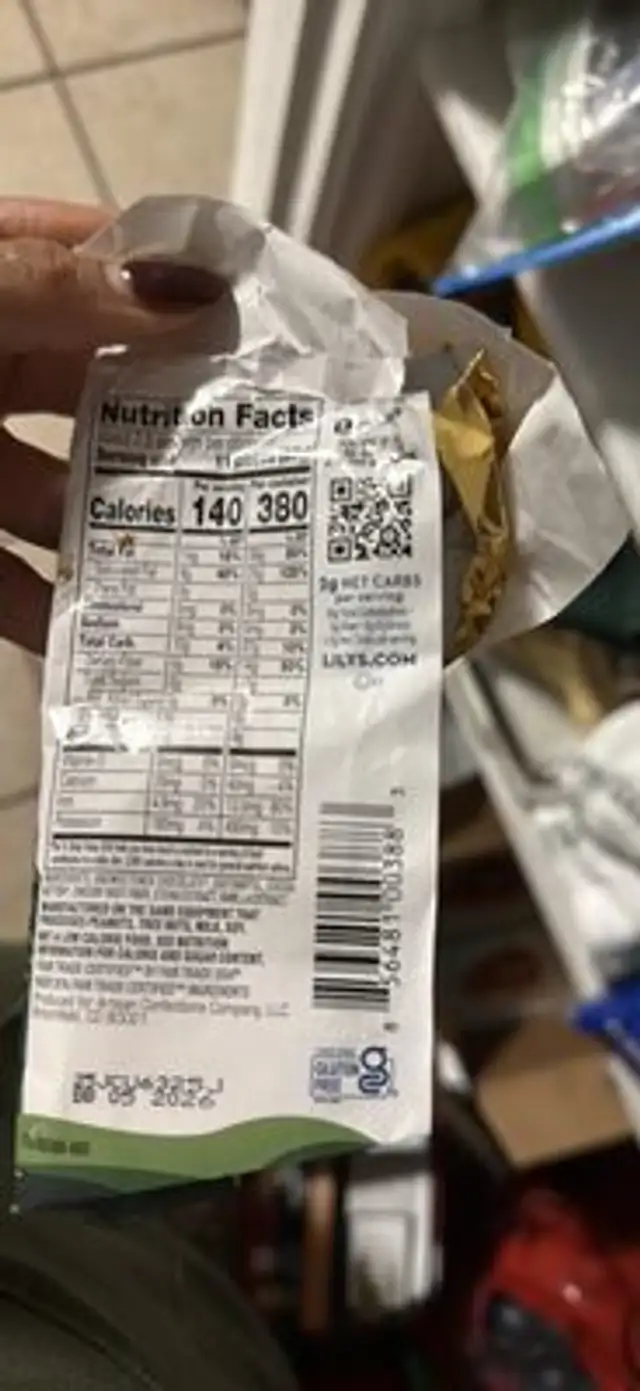 EXTREMELY DARK EXTRA DARK CHOCOLATE STYLE BAR nutrition facts table