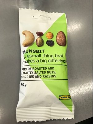 Mix of nuts, berries and raisins