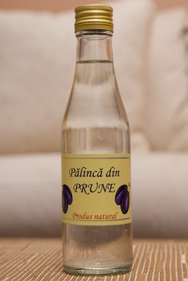 Pălincă din Prune front packaging