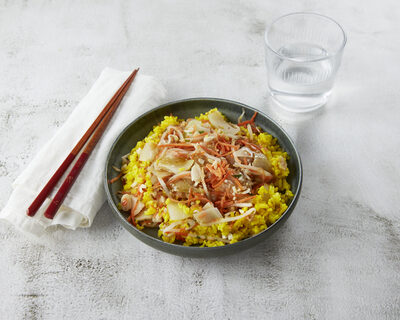 Salade de riz thaï au houmous de carotte et cacahuète