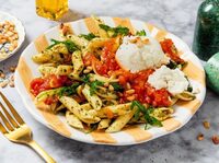 Salade de penne sauce tomate mozarella roquette